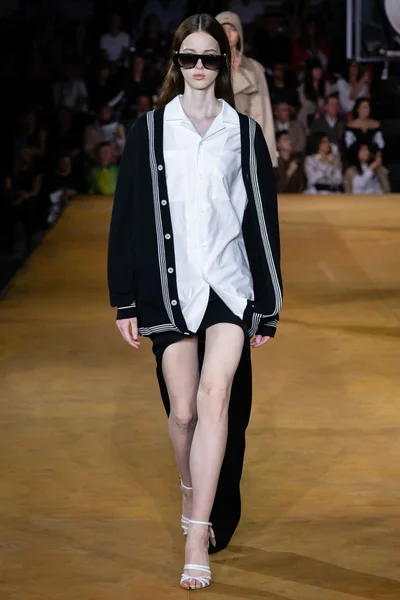 Look 49